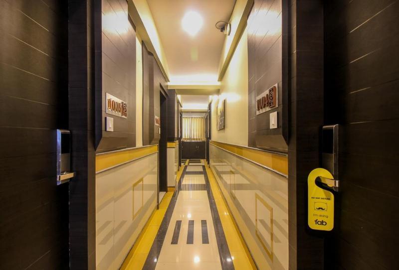 Fabexpress Time Square Hotel Thane Bagian luar foto