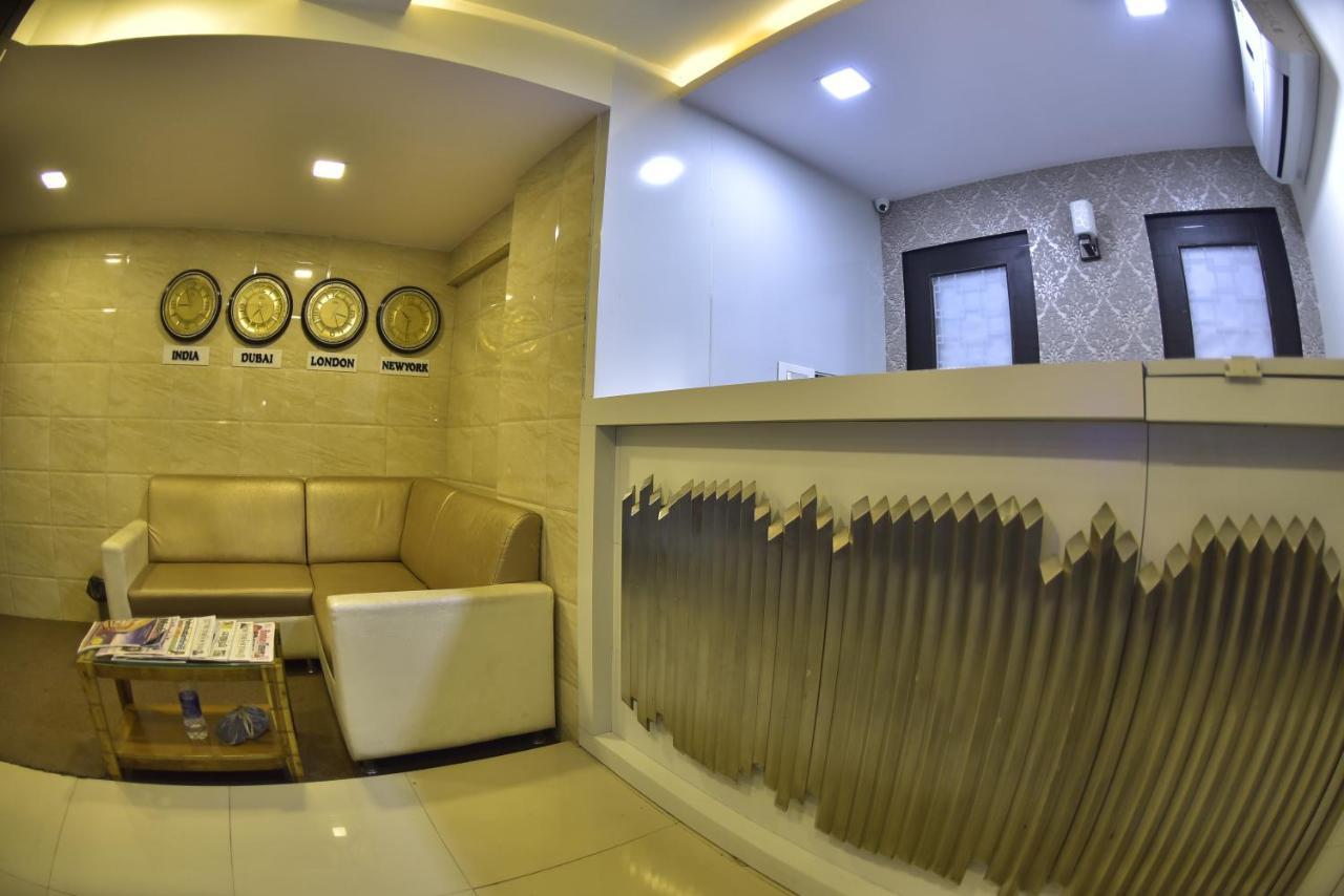 Fabexpress Time Square Hotel Thane Bagian luar foto