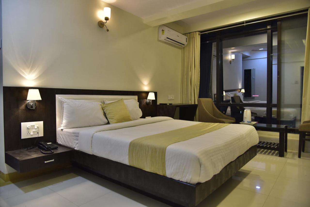 Fabexpress Time Square Hotel Thane Bagian luar foto