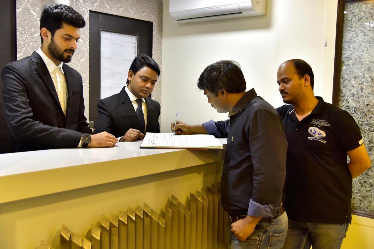 Fabexpress Time Square Hotel Thane Bagian luar foto