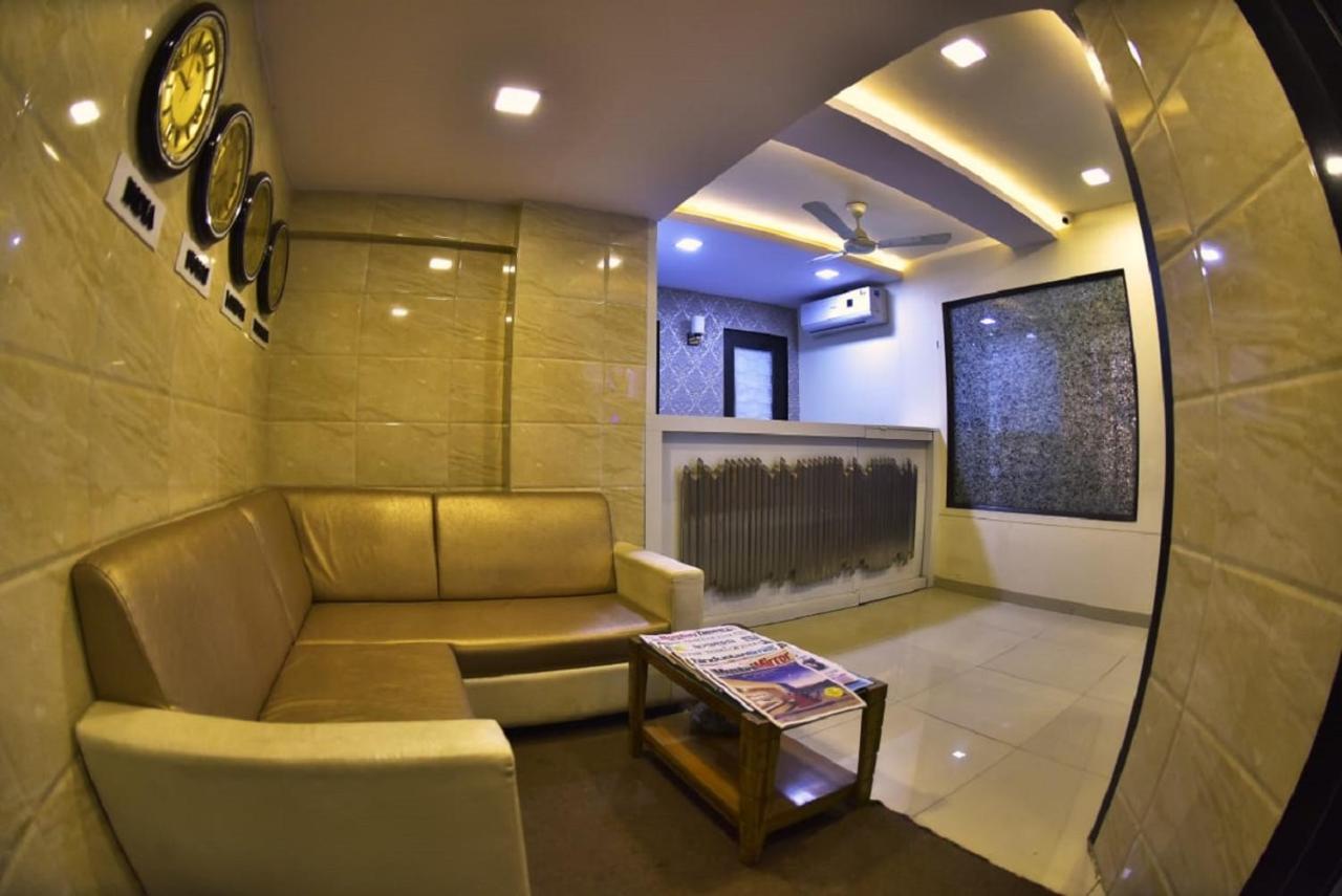 Fabexpress Time Square Hotel Thane Bagian luar foto