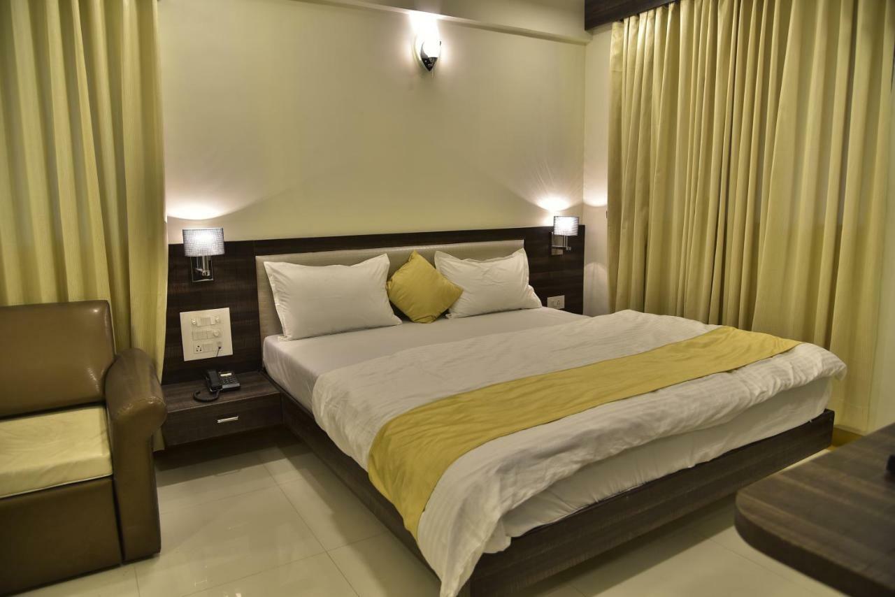 Fabexpress Time Square Hotel Thane Bagian luar foto