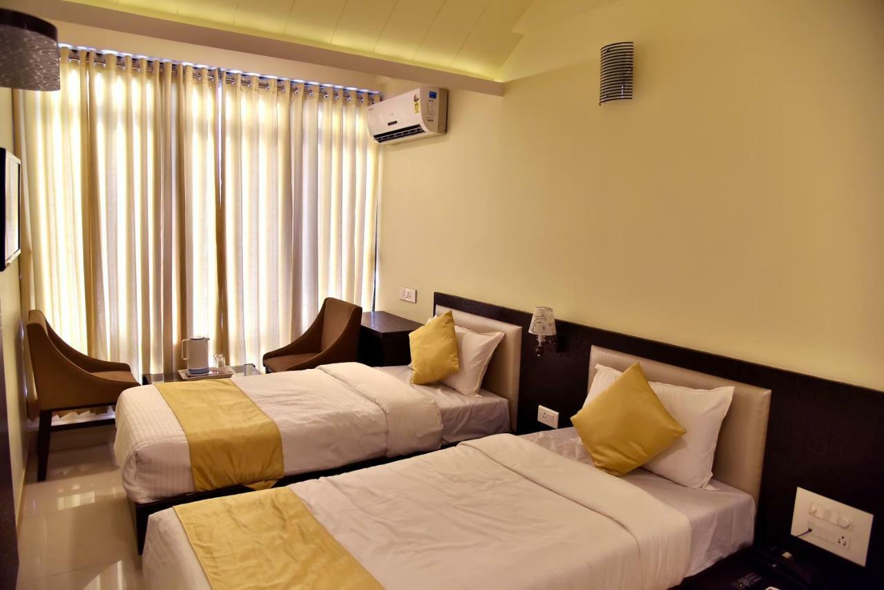Fabexpress Time Square Hotel Thane Bagian luar foto