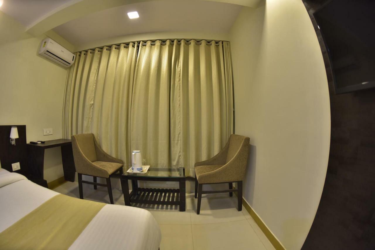 Fabexpress Time Square Hotel Thane Bagian luar foto