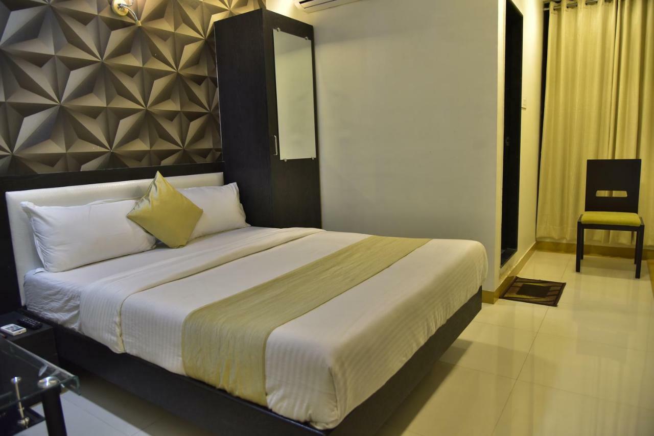 Fabexpress Time Square Hotel Thane Bagian luar foto