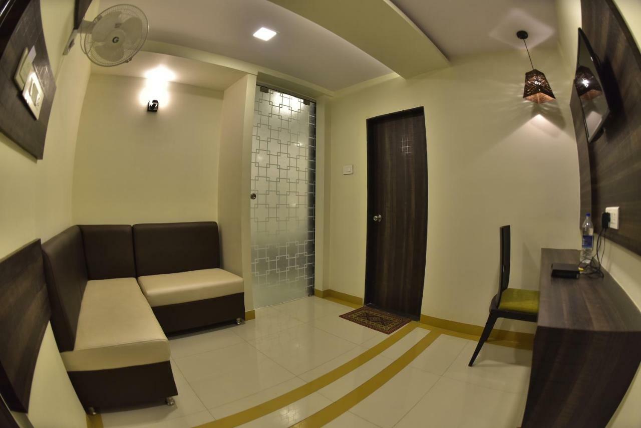 Fabexpress Time Square Hotel Thane Bagian luar foto