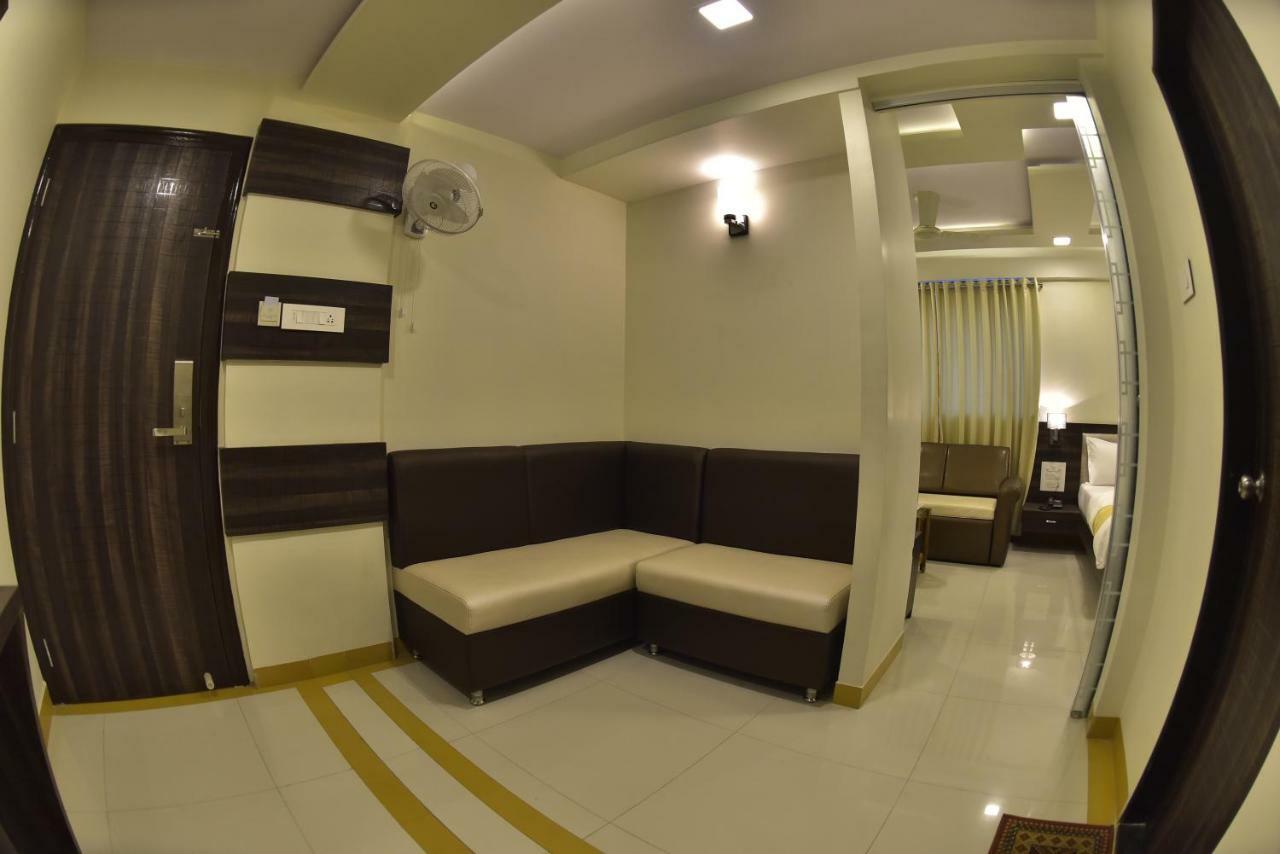 Fabexpress Time Square Hotel Thane Bagian luar foto