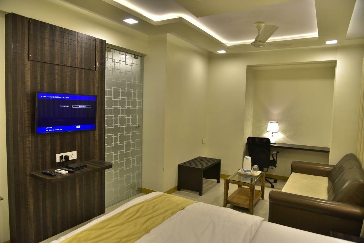 Fabexpress Time Square Hotel Thane Bagian luar foto