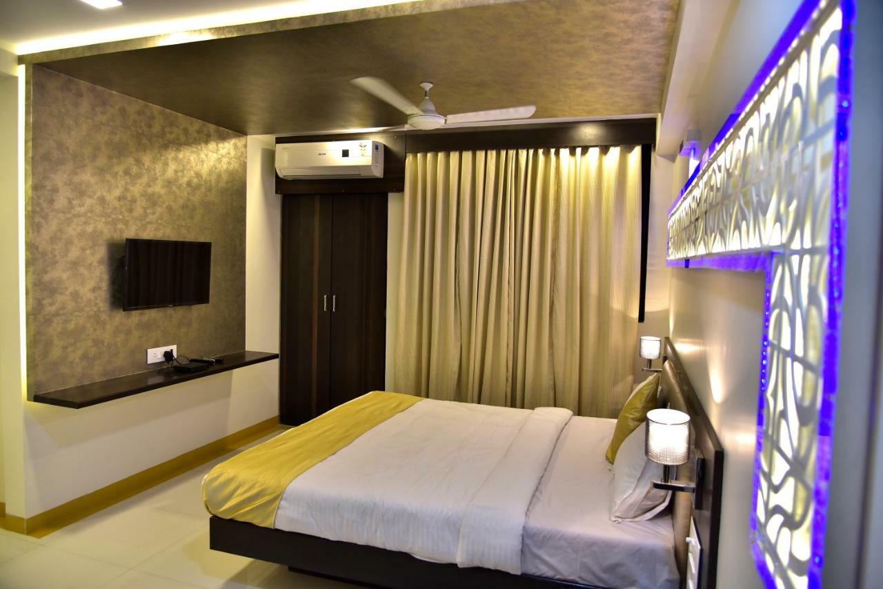 Fabexpress Time Square Hotel Thane Bagian luar foto