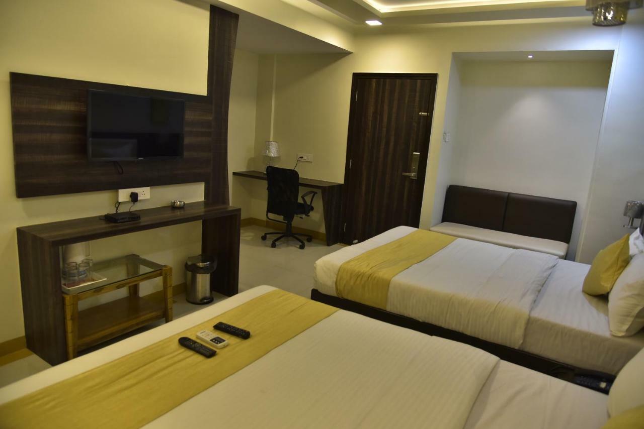 Fabexpress Time Square Hotel Thane Bagian luar foto